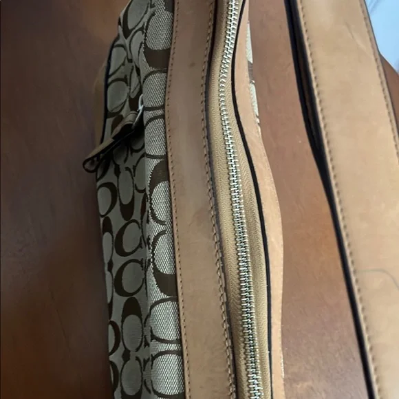 Coach Signature Monogram Shoulder Bag - Authentic - Picture 14 of 16